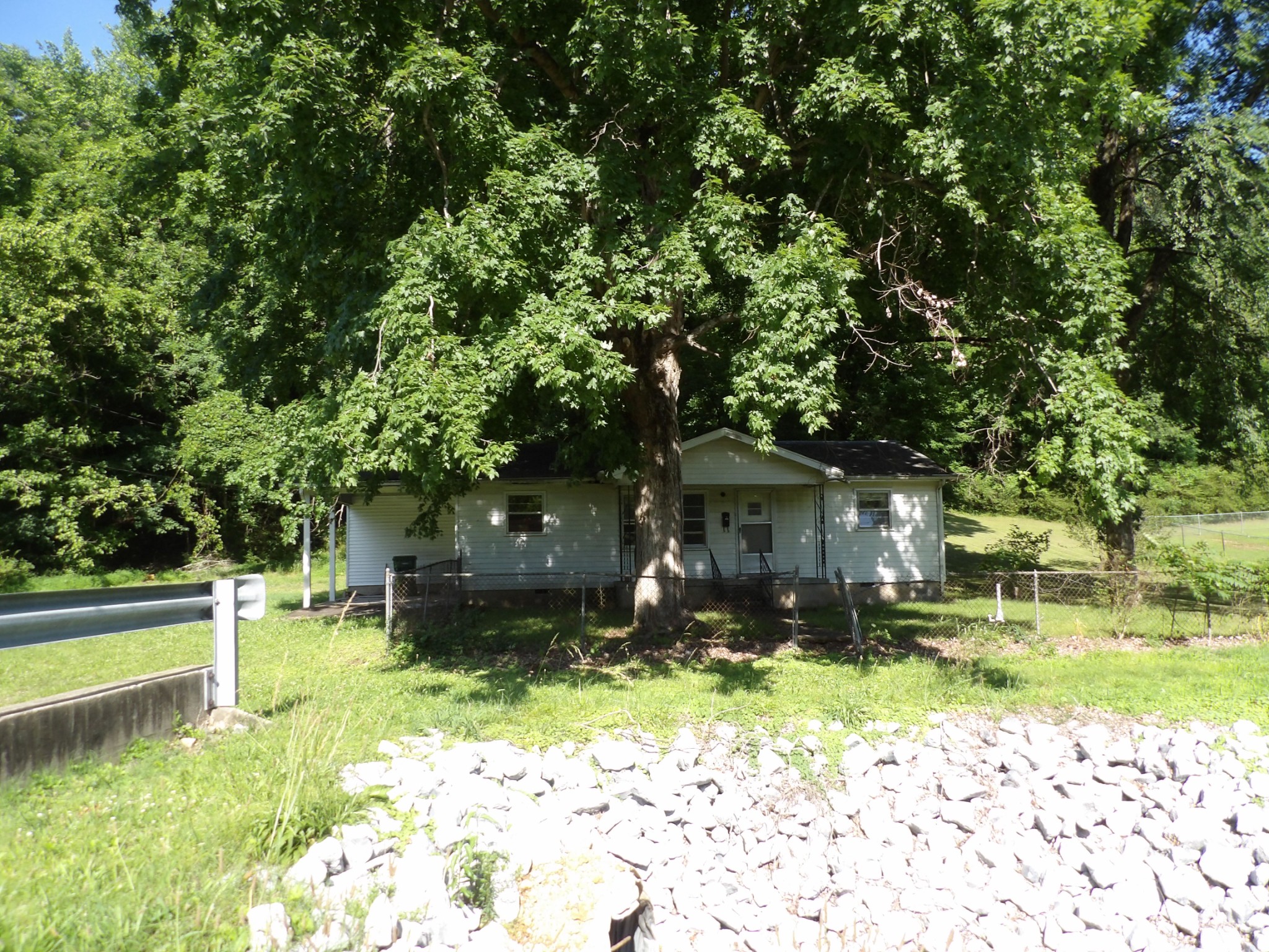 241 Lomax Ave