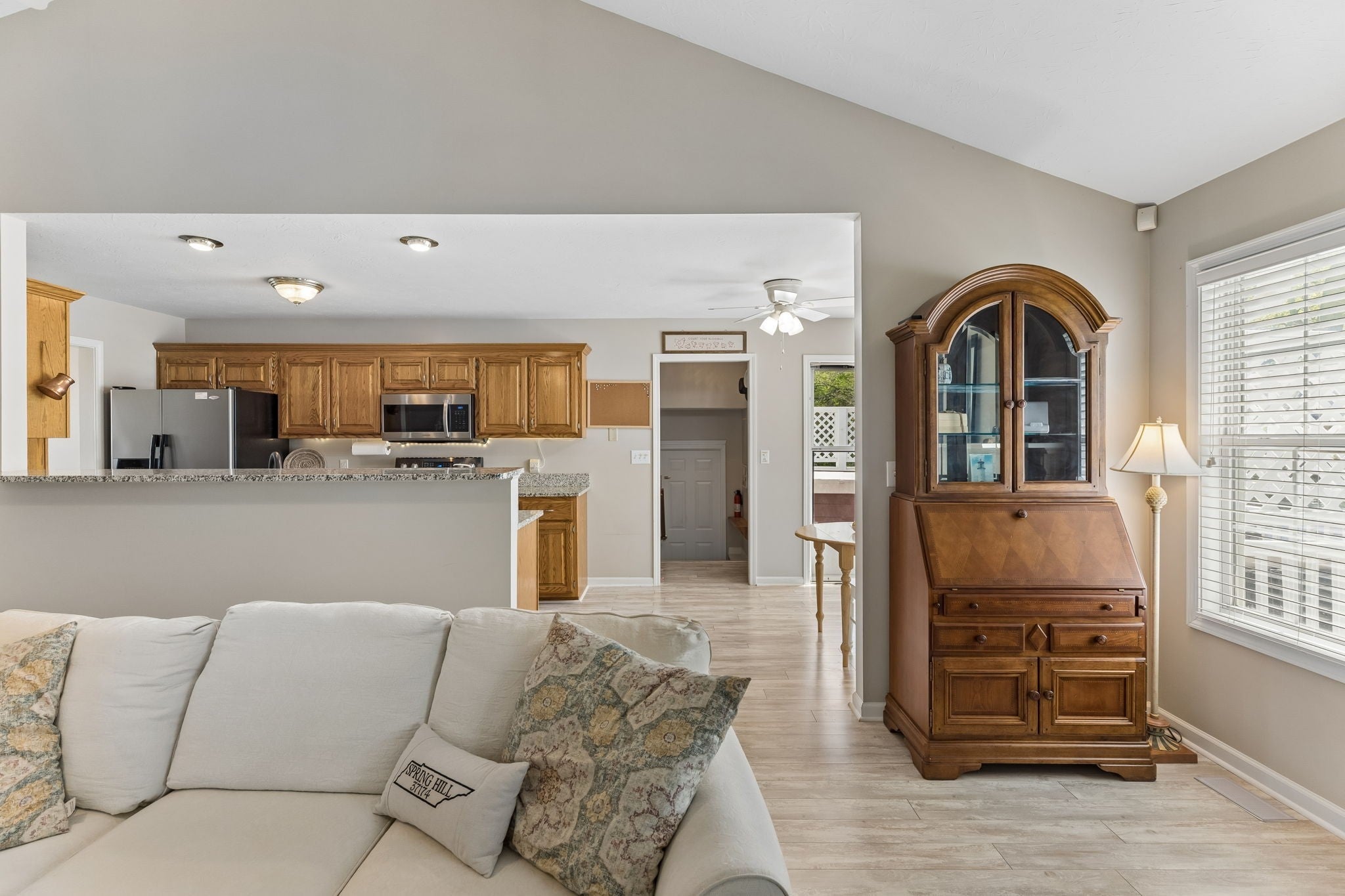 3011 Candlelite Dr
