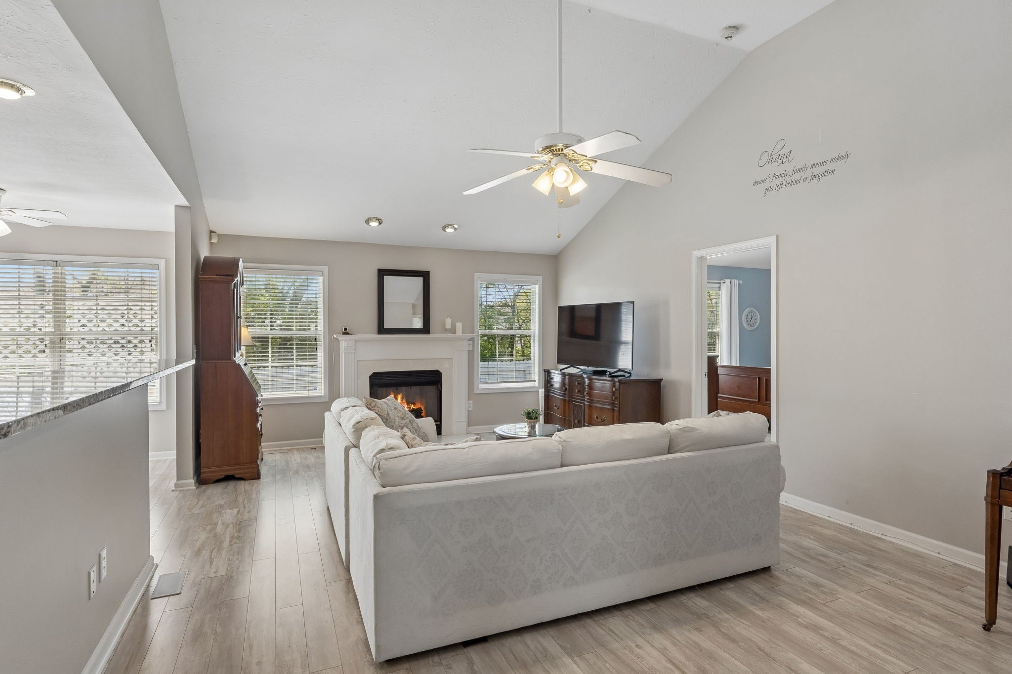 3011 Candlelite Dr
