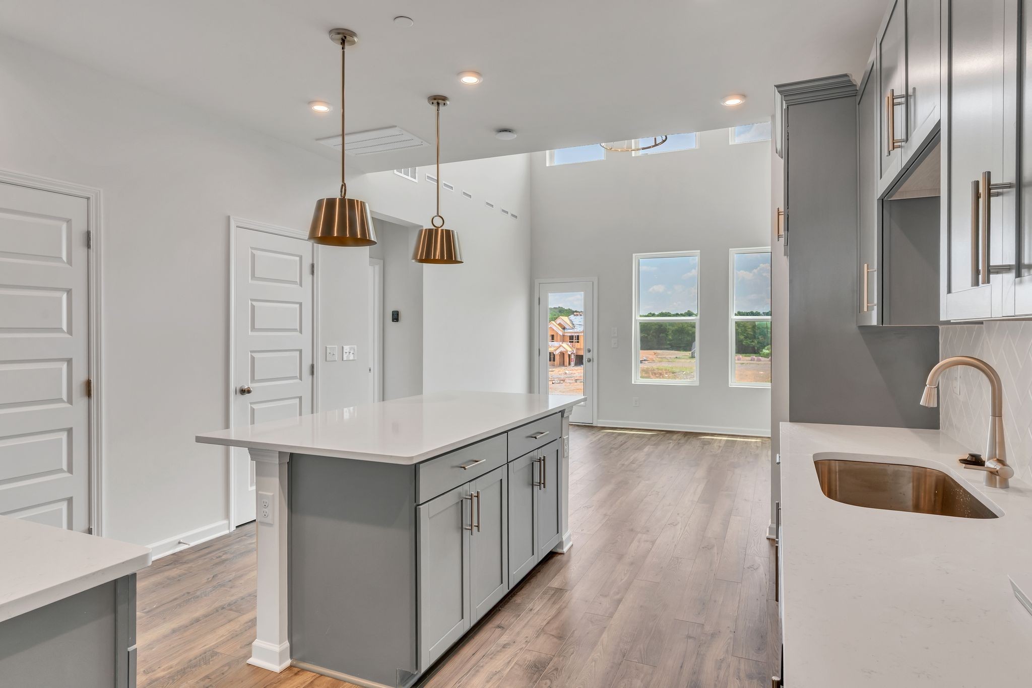 609 Club View Way