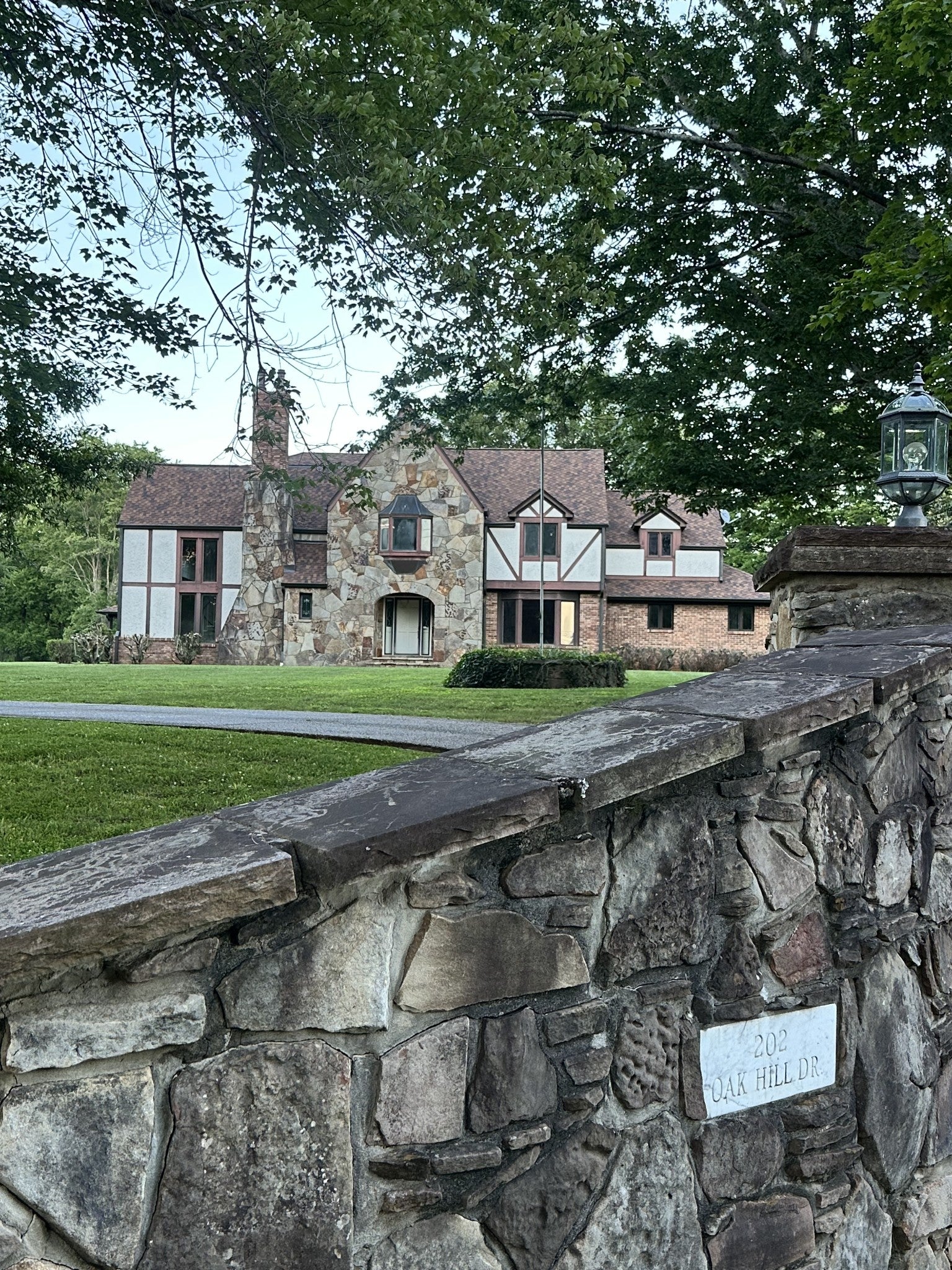 202 Oak Hill Dr