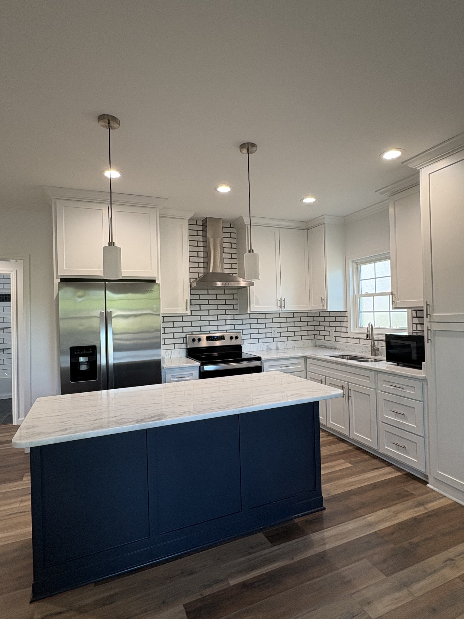 707 N Highland Ave N