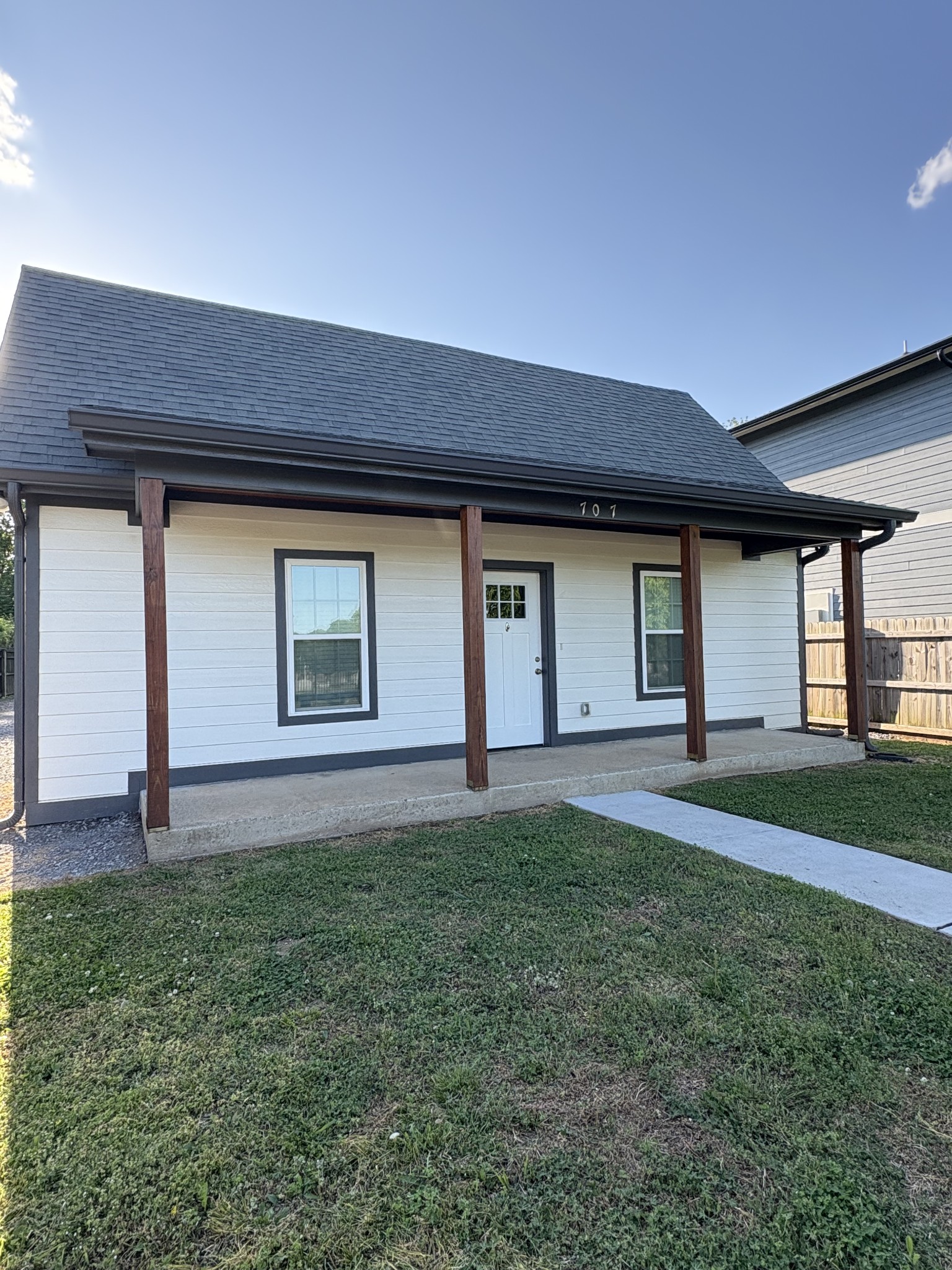 707 N Highland Ave N