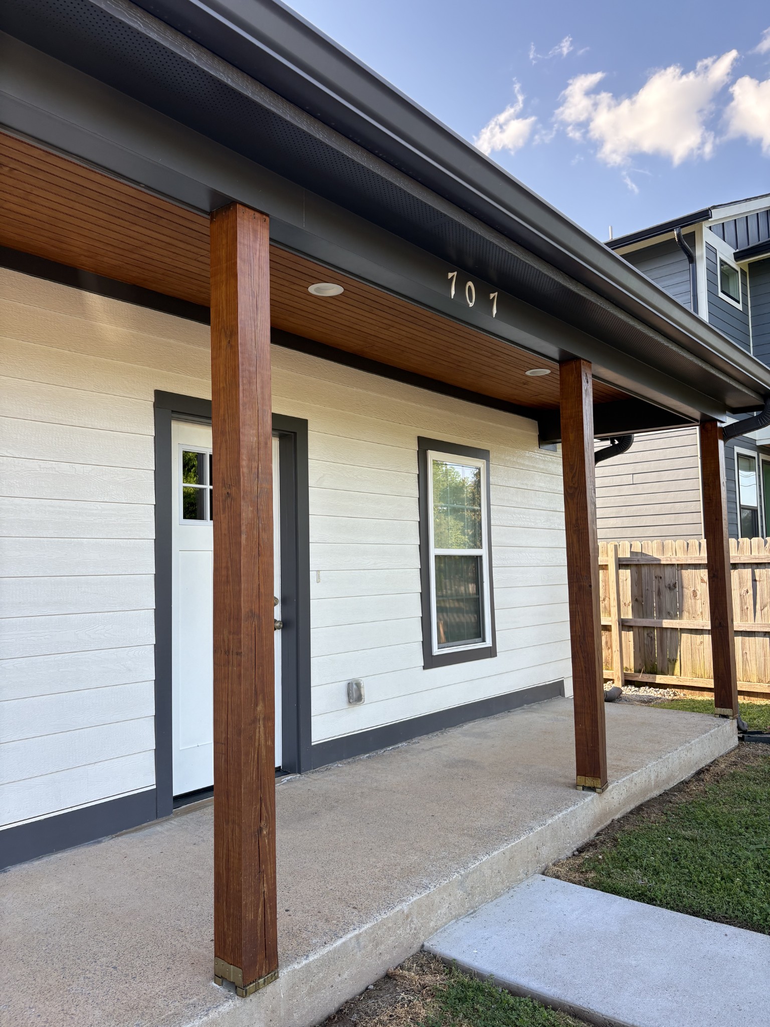 707 N Highland Ave N