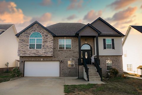 1528 Kestrel Dr Clarksville TN 37040