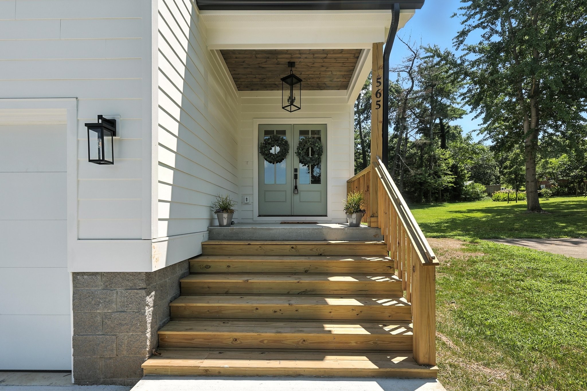 565 McMurray Dr