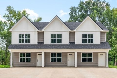 512 Edlin street Clarksville TN 37043