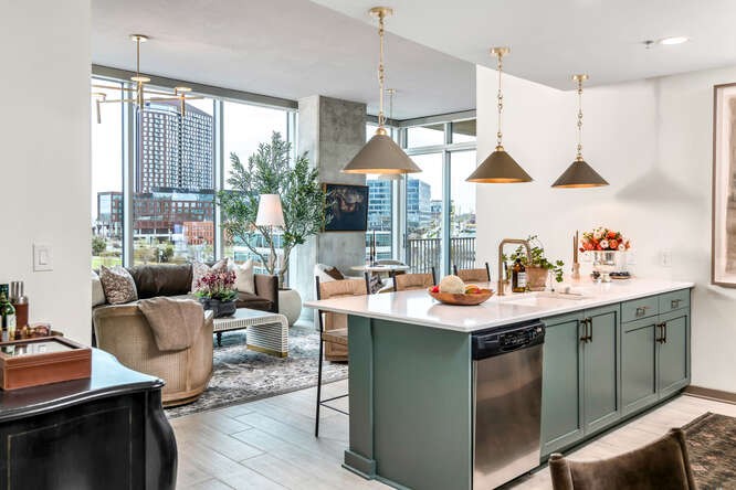 301 Demonbreun St 814