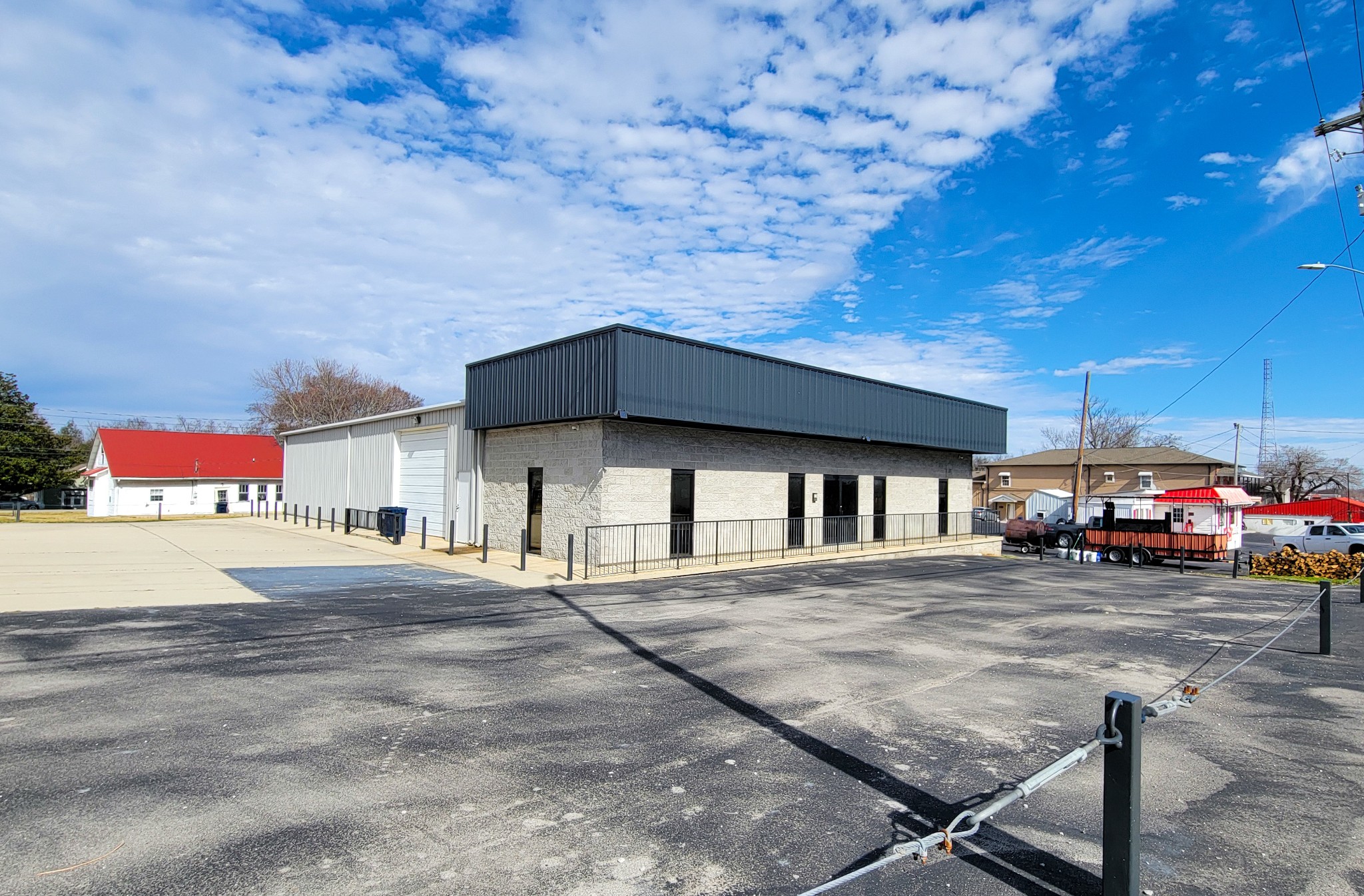 326 W Broad St