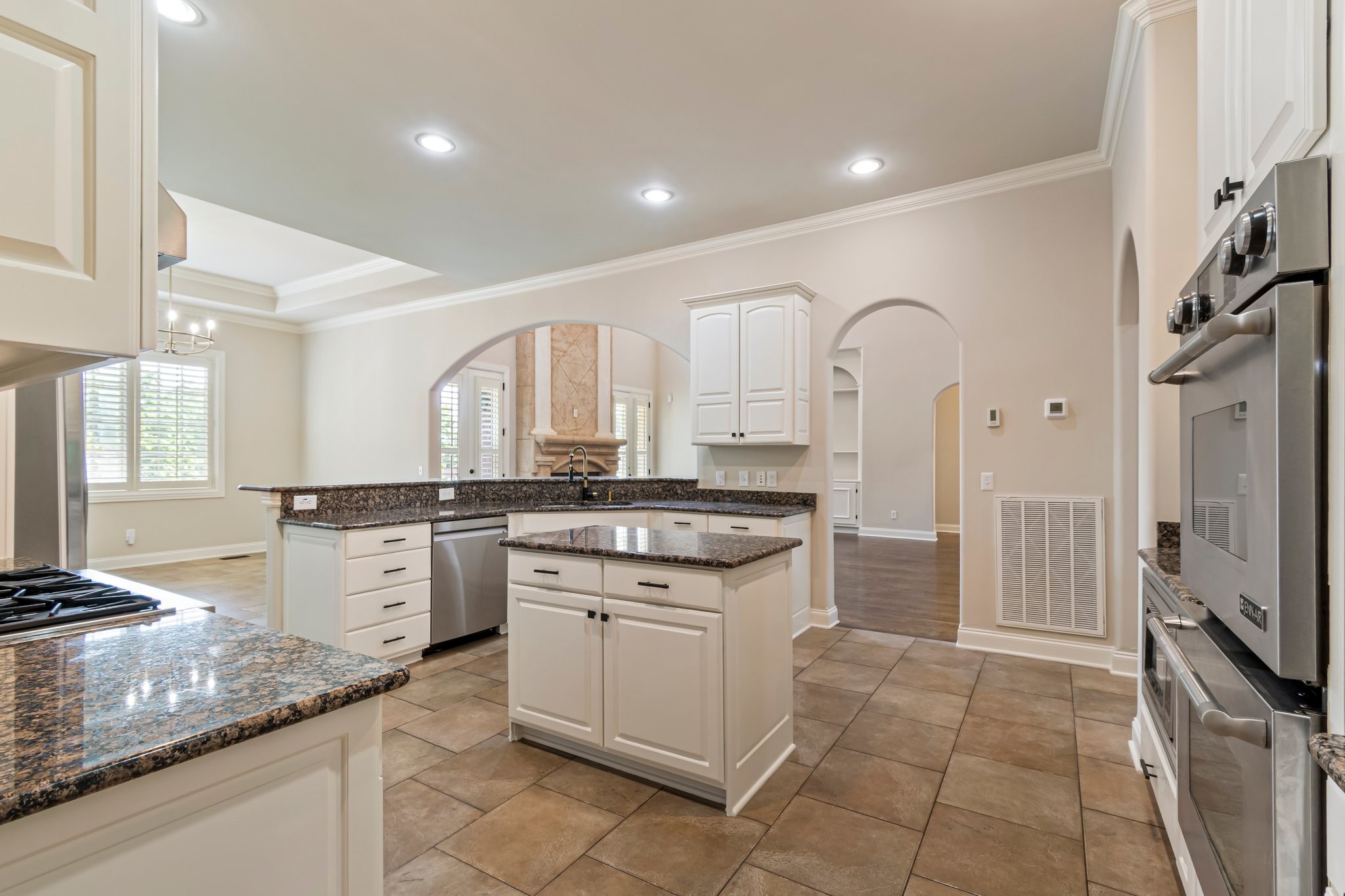 Brentwood, Tennessee 37027, United States, 5 Bedrooms Bedrooms, ,6 BathroomsBathrooms,Residential,Active,201165