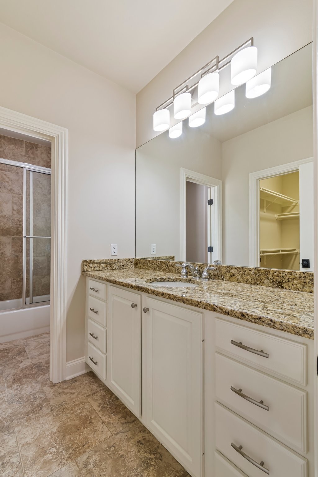 Brentwood, Tennessee 37027, United States, 5 Bedrooms Bedrooms, ,6 BathroomsBathrooms,Residential,Active,201165