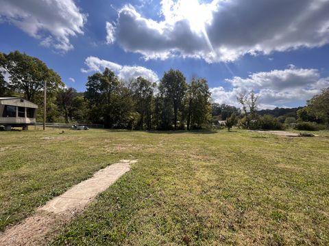 120 Joe St Waverly TN 37185