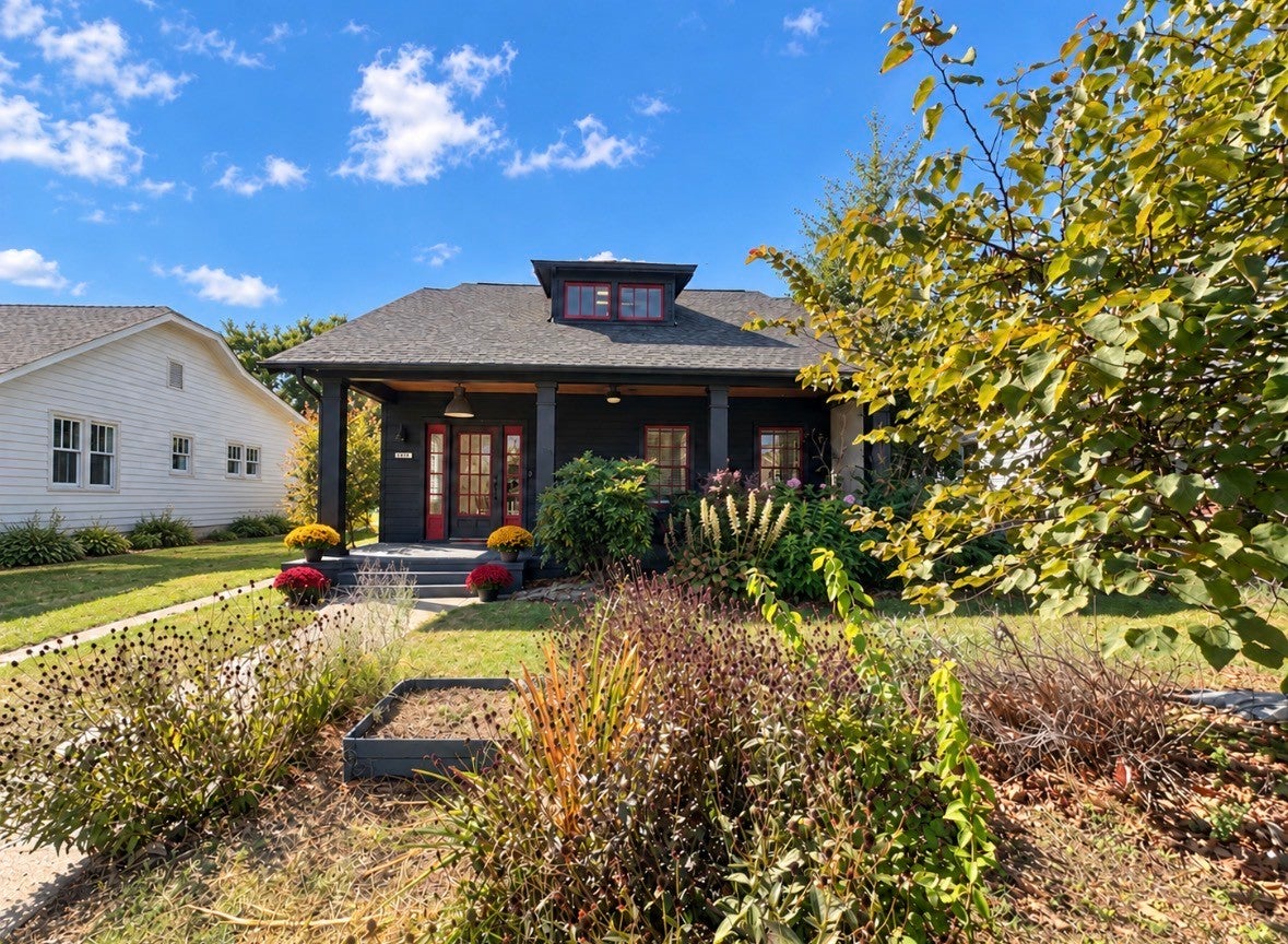 3-bed home for sale in Nashville, TN 37206, 1804 Russell St 1804 Russell St, Nashville TN 37206 3-bed home, photo 1 of 1