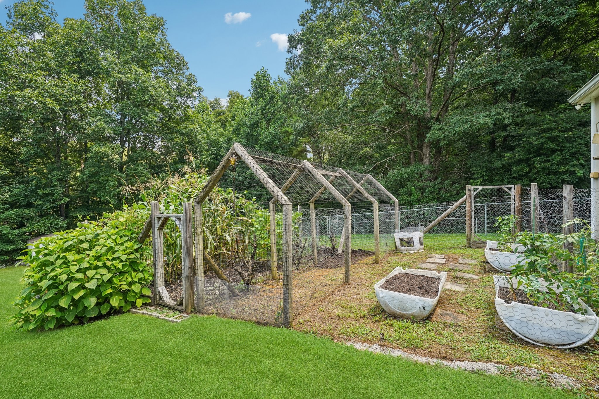 155 E Point Ln