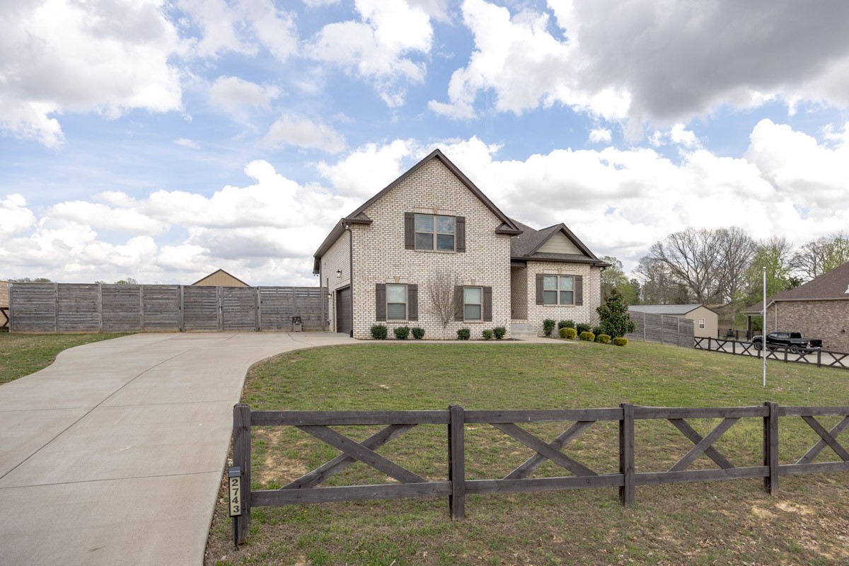 2743 W County Farm Rd