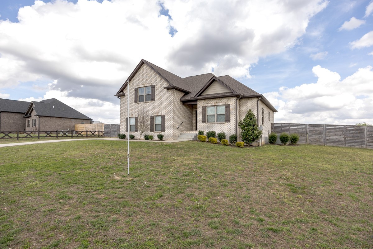 2743 W County Farm Rd