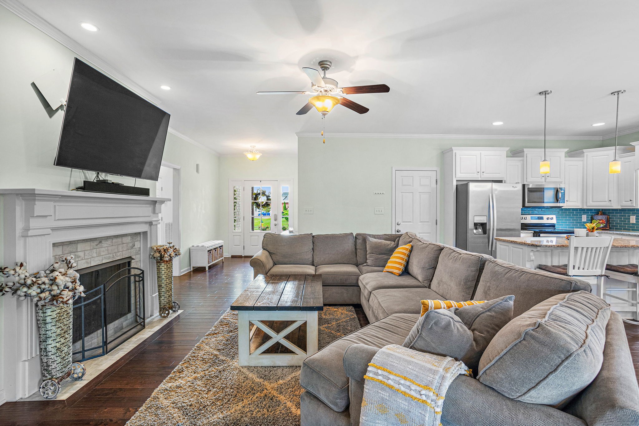 460 Lucy Cir