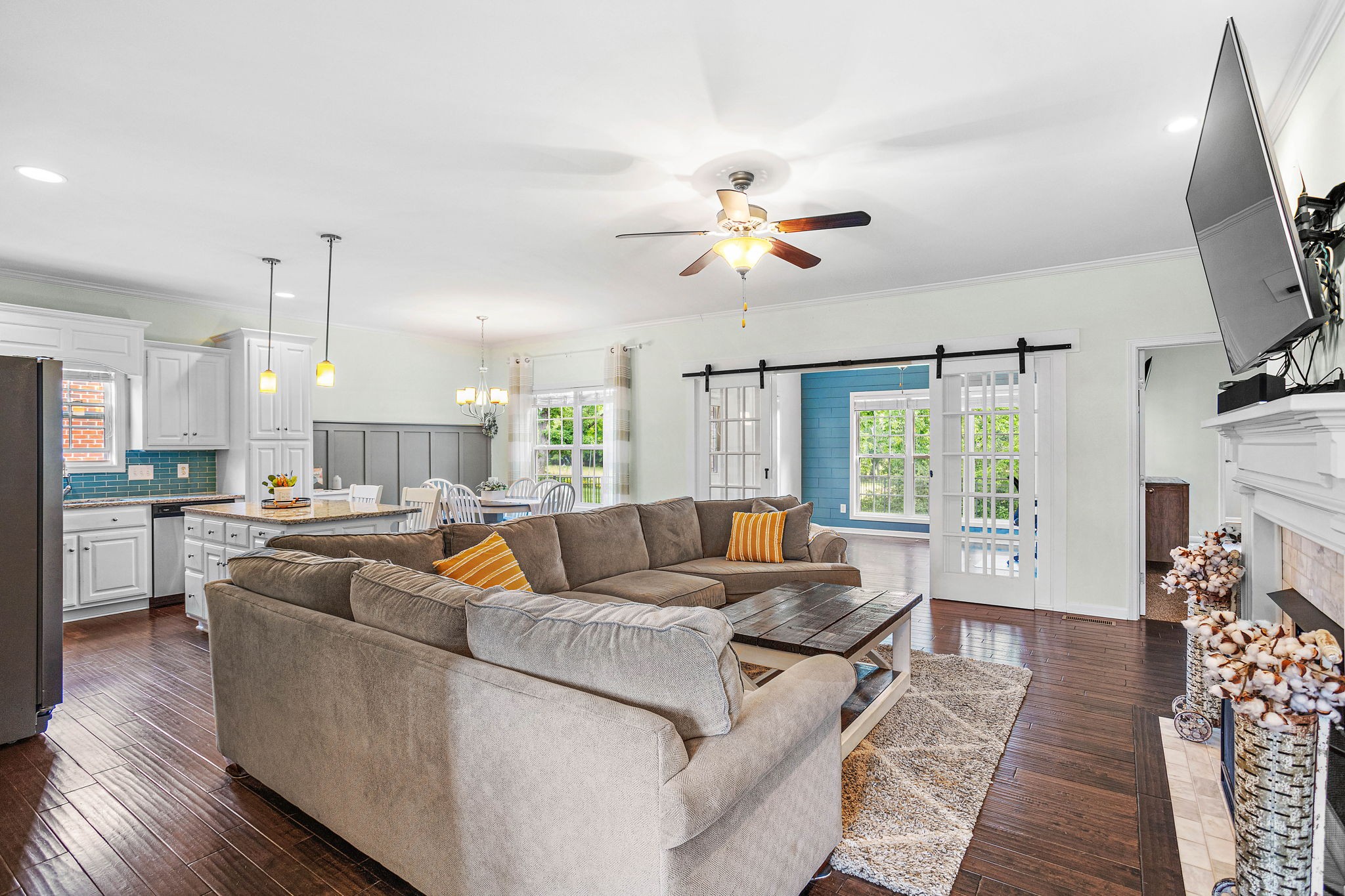 460 Lucy Cir