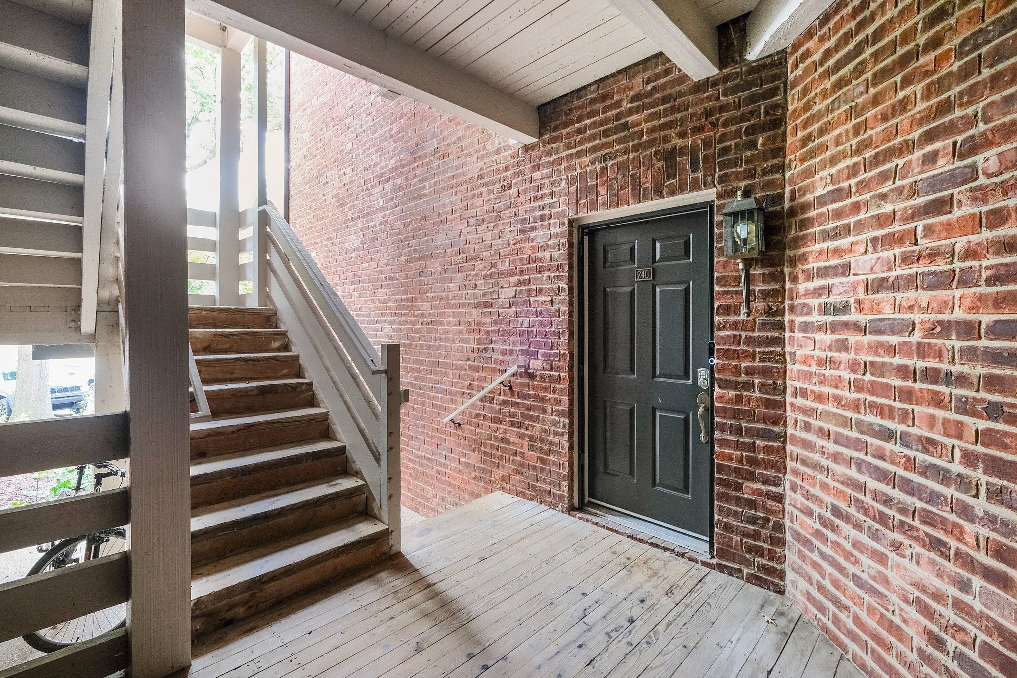 240 Boxmere Pl