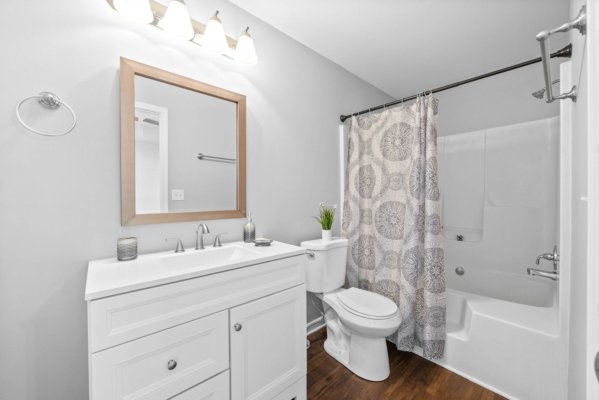 Clarksville, Tennessee 37042, United States, 3 Bedrooms Bedrooms, ,2 BathroomsBathrooms,Residential,Active,98820