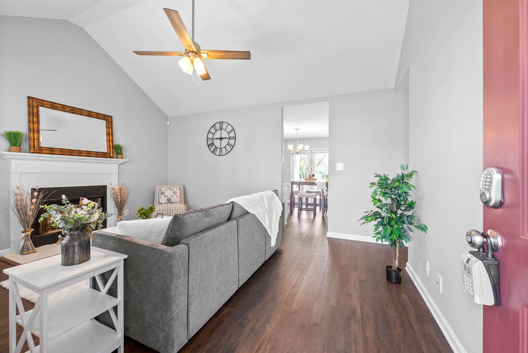 Clarksville, Tennessee 37042, United States, 3 Bedrooms Bedrooms, ,2 BathroomsBathrooms,Residential,Active,98820