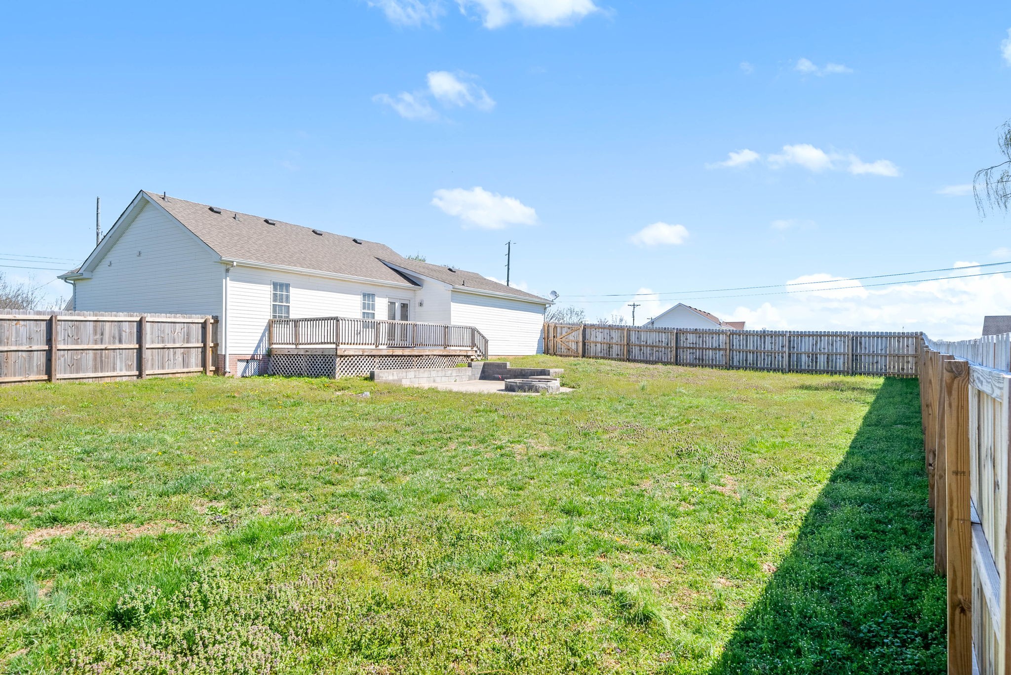 Clarksville, Tennessee 37042, United States, 3 Bedrooms Bedrooms, ,2 BathroomsBathrooms,Residential,Active,98820