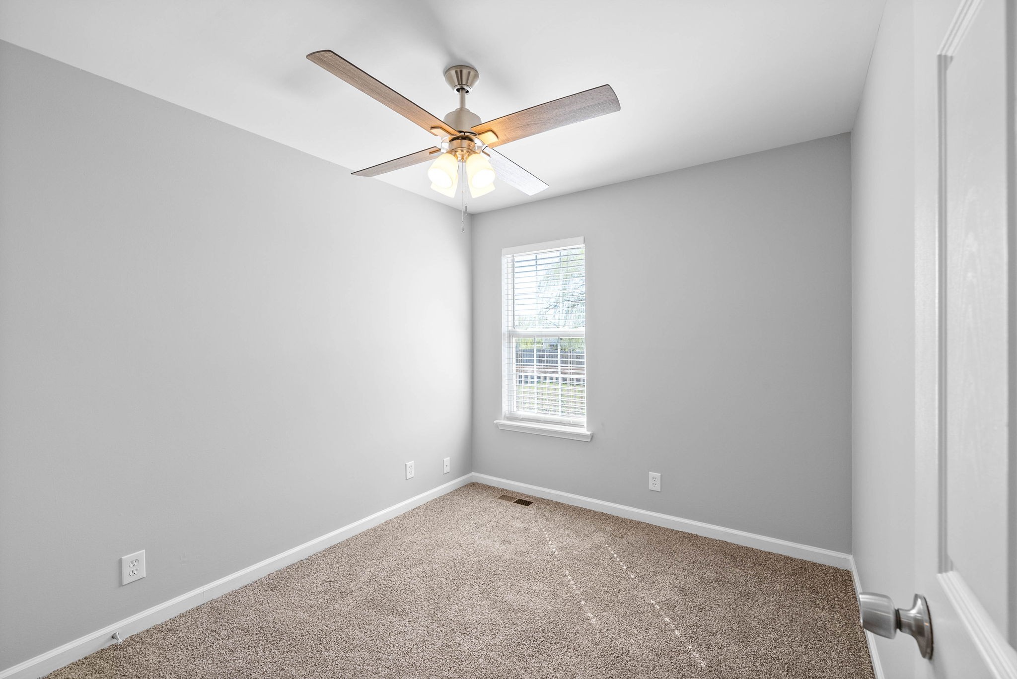 Clarksville, Tennessee 37042, United States, 3 Bedrooms Bedrooms, ,2 BathroomsBathrooms,Residential,Active,98820