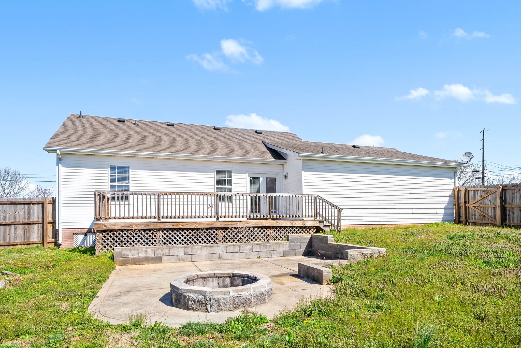 Clarksville, Tennessee 37042, United States, 3 Bedrooms Bedrooms, ,2 BathroomsBathrooms,Residential,Active,98820