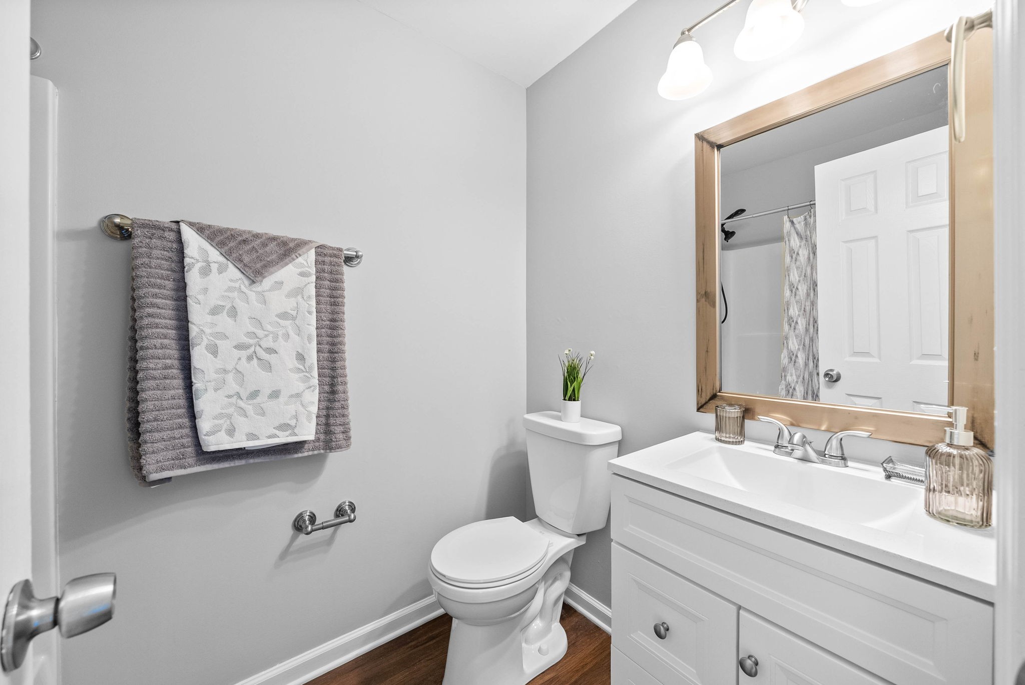 Clarksville, Tennessee 37042, United States, 3 Bedrooms Bedrooms, ,2 BathroomsBathrooms,Residential,Active,98820