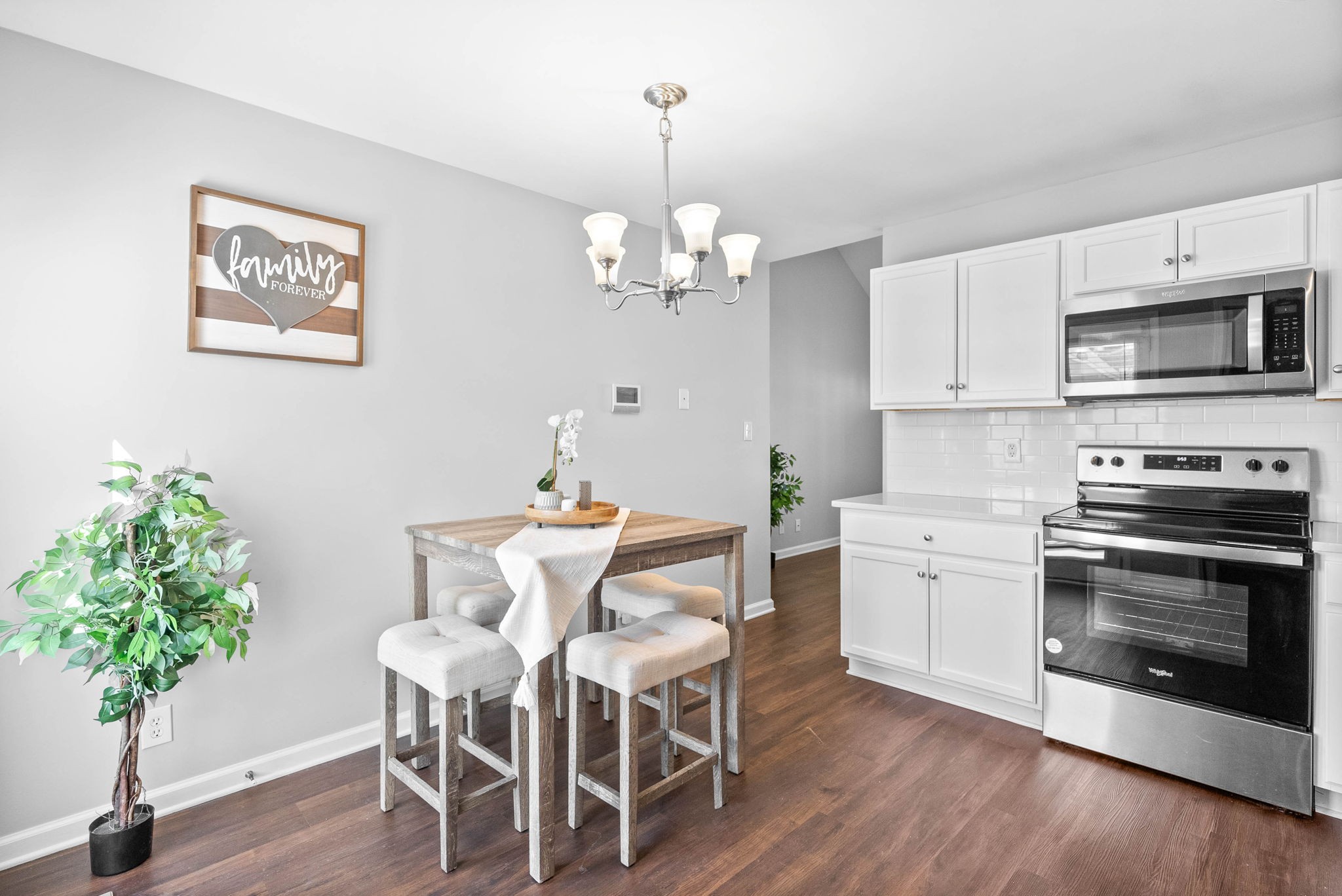 Clarksville, Tennessee 37042, United States, 3 Bedrooms Bedrooms, ,2 BathroomsBathrooms,Residential,Active,98820