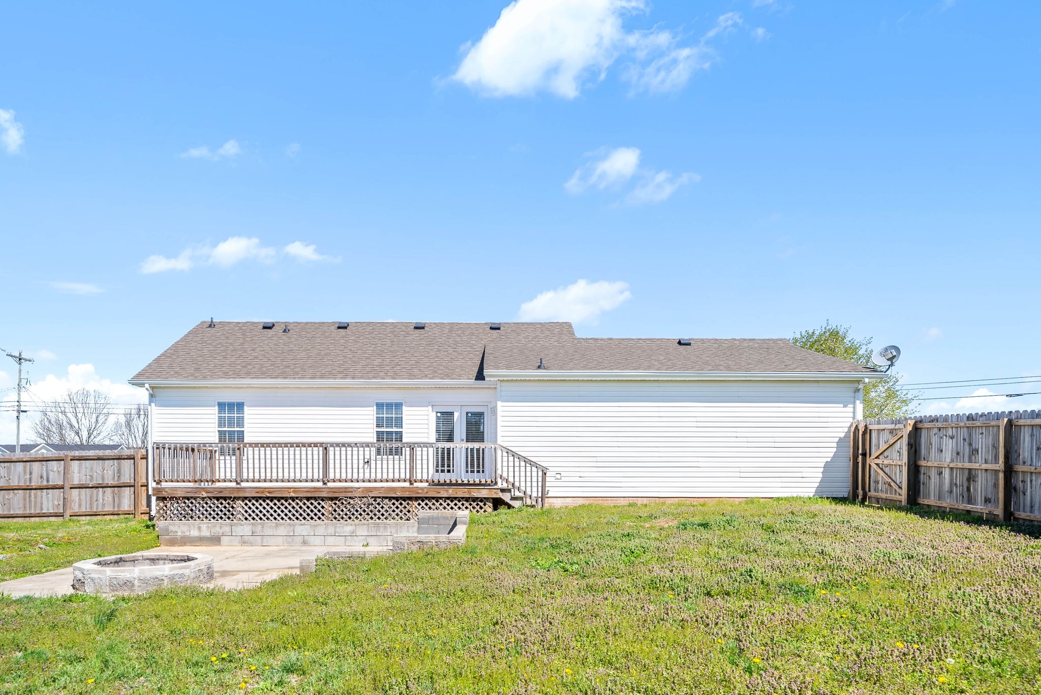 Clarksville, Tennessee 37042, United States, 3 Bedrooms Bedrooms, ,2 BathroomsBathrooms,Residential,Active,98820