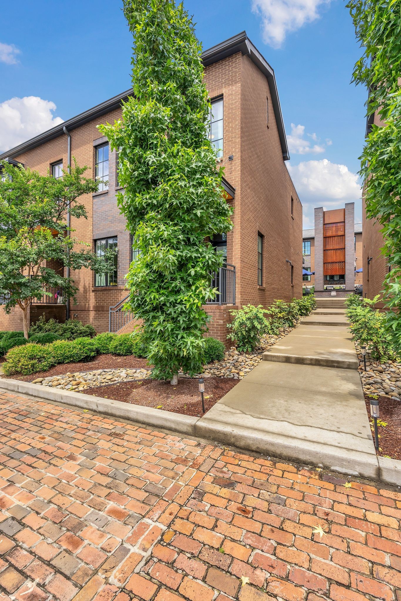 1320 5th Ave N 4