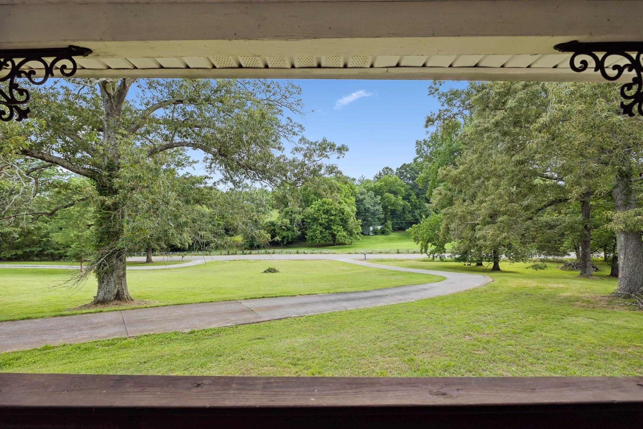 1733 Belotes Ferry Rd