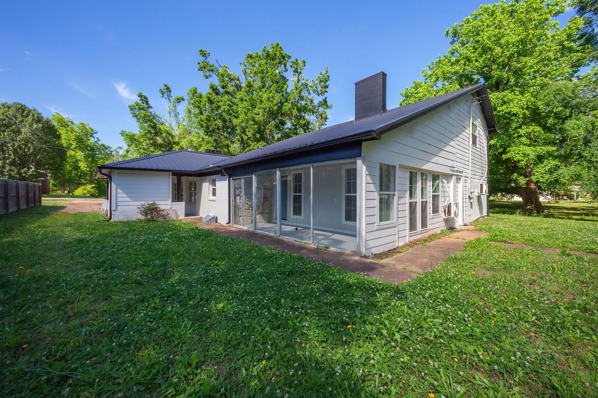 90 SHAW LN