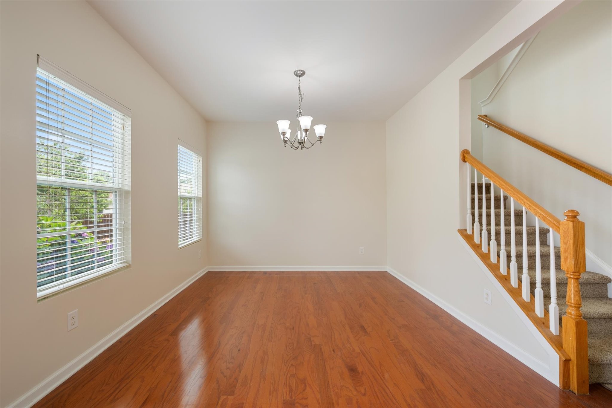 824 Gloucester Ln