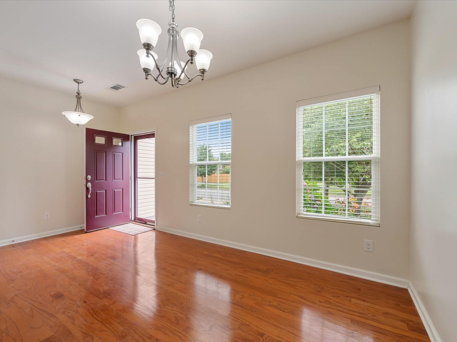 824 Gloucester Ln