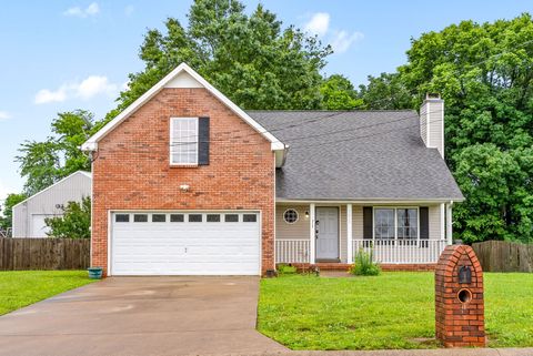 1027 Sugarcane Way Clarksville TN 37040