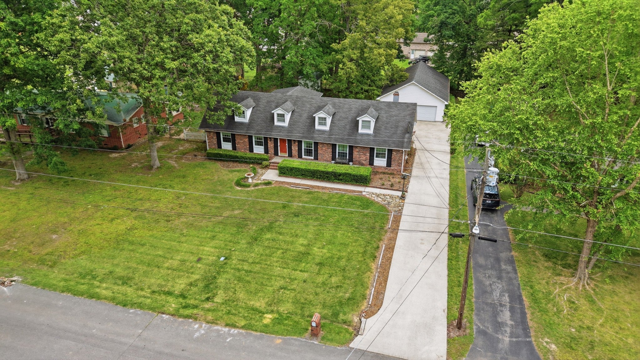1205 Woodcrest Dr