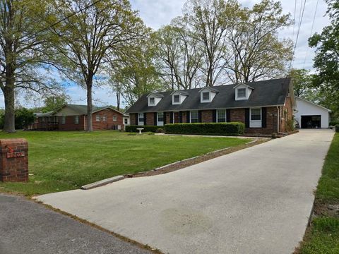 1205 Woodcrest Dr Manchester TN 37355