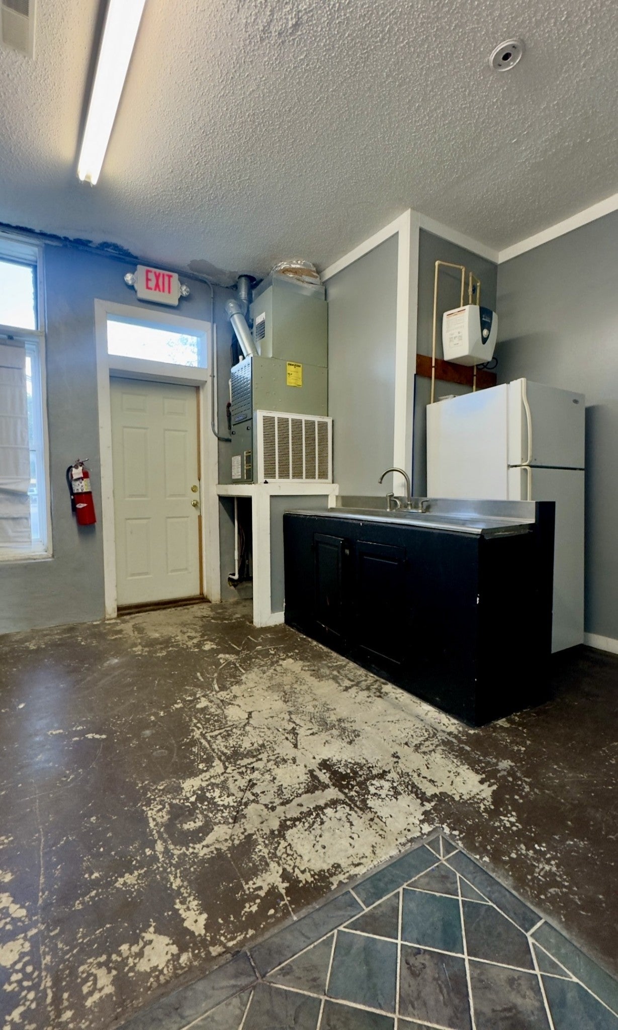 302 E Main St