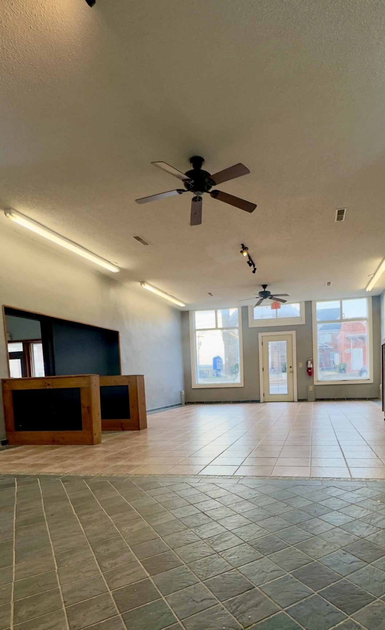 302 E Main St