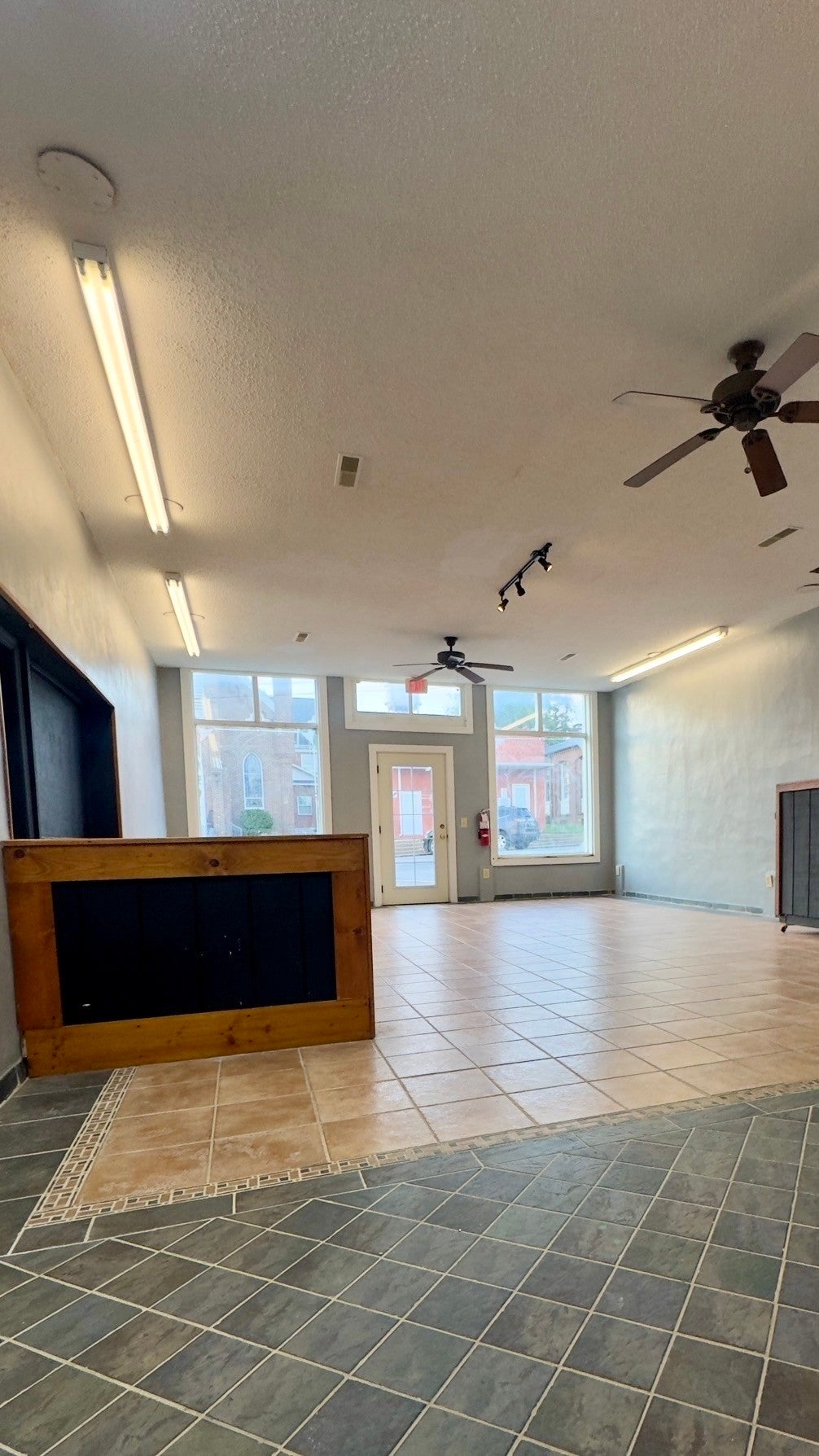 302 E Main St