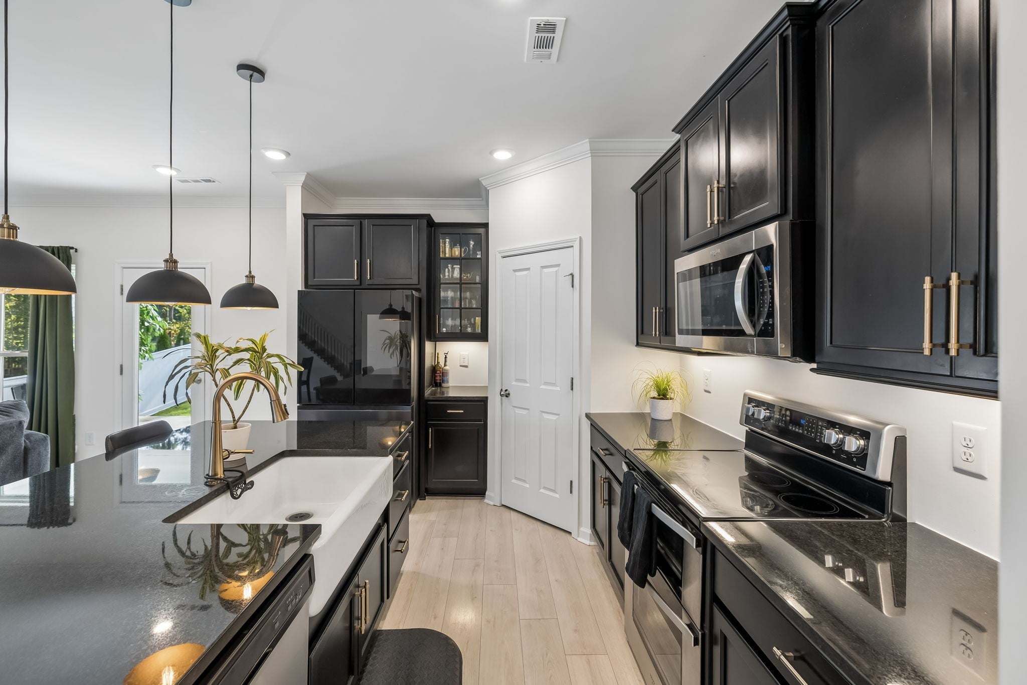 7127 Pepper Tree Cir