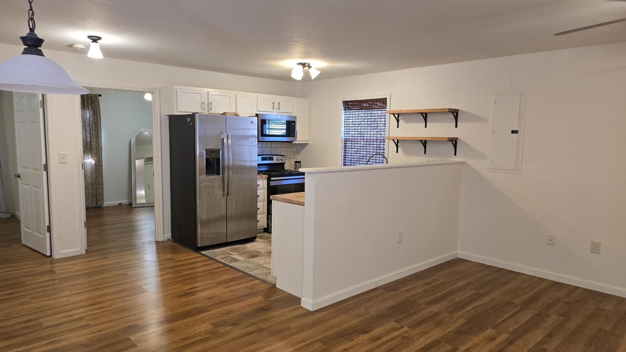 83 Robin Hill Rd B Road