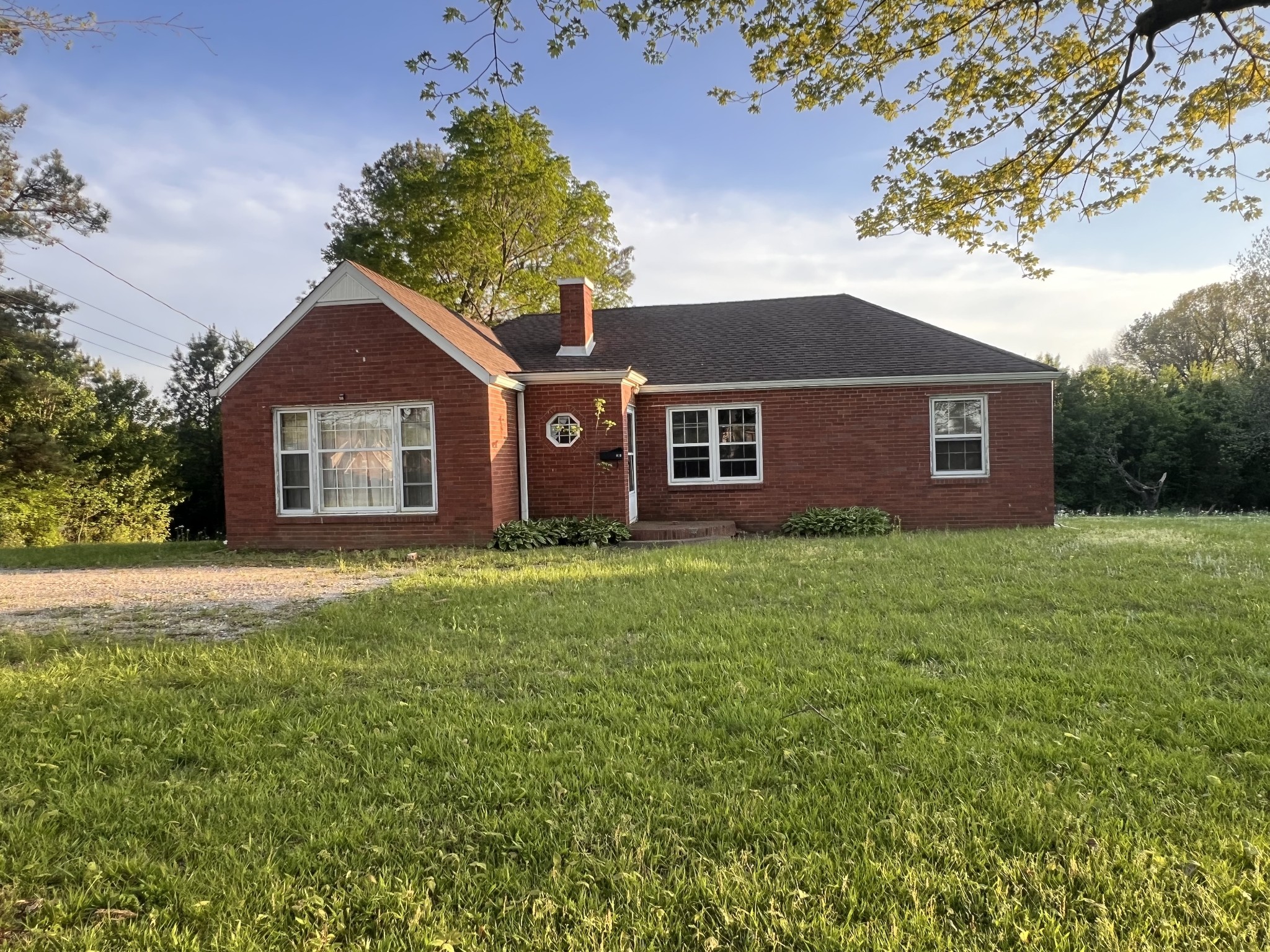 820 Rossview Rd