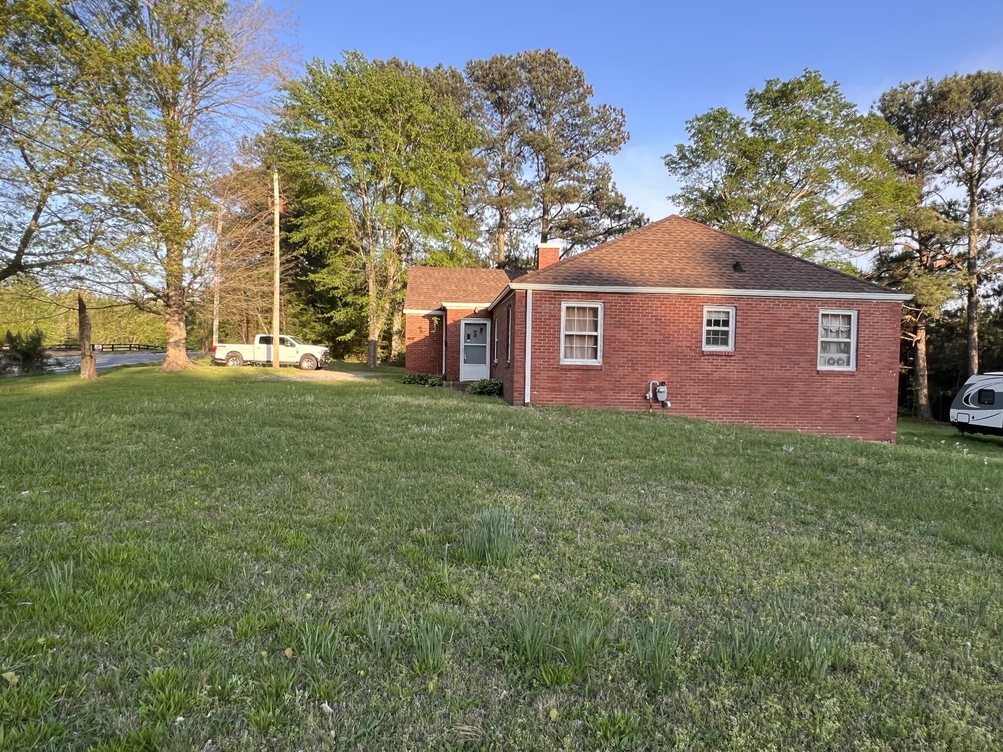 820 Rossview Rd