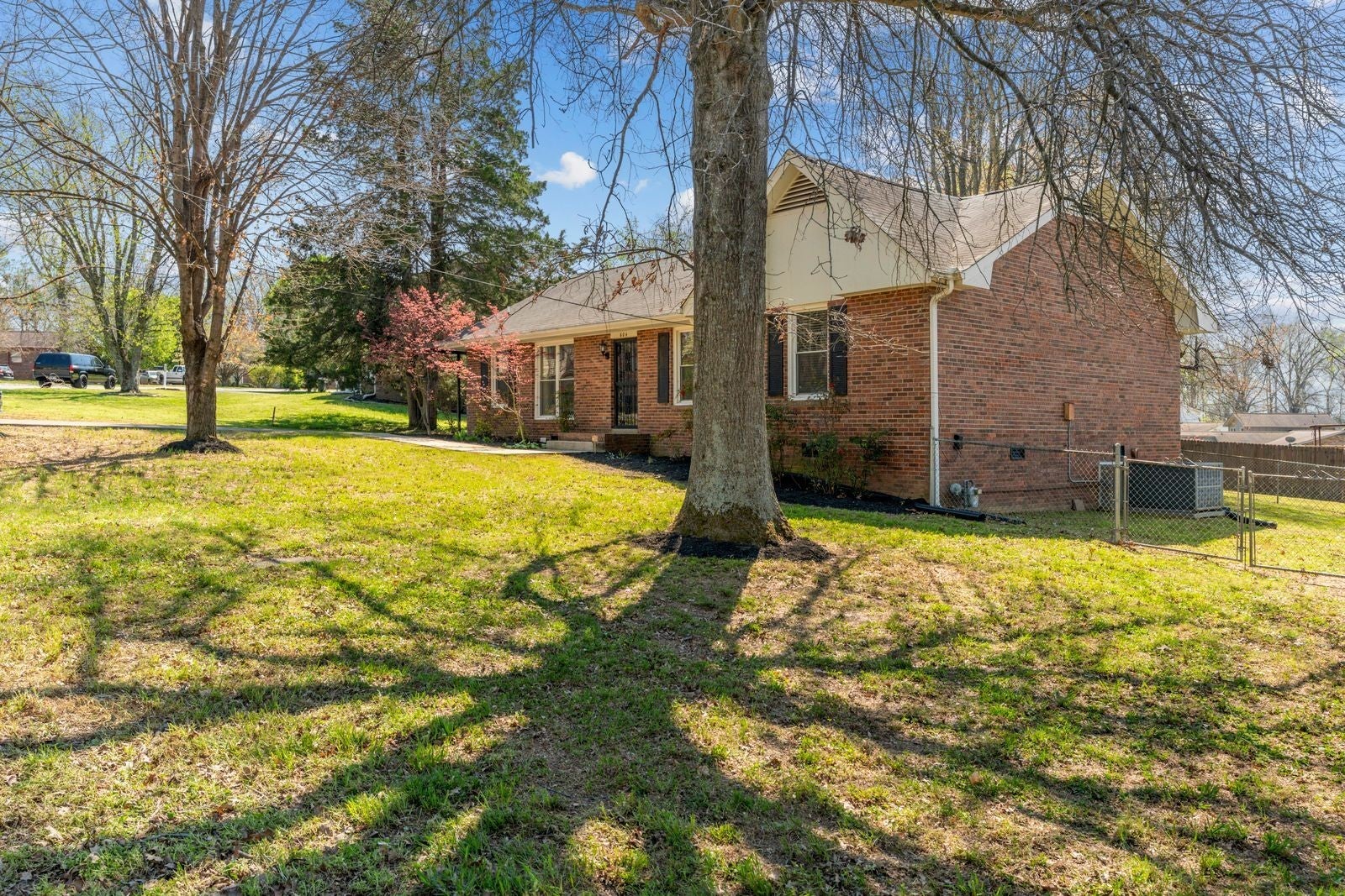 604 Highland View Ct