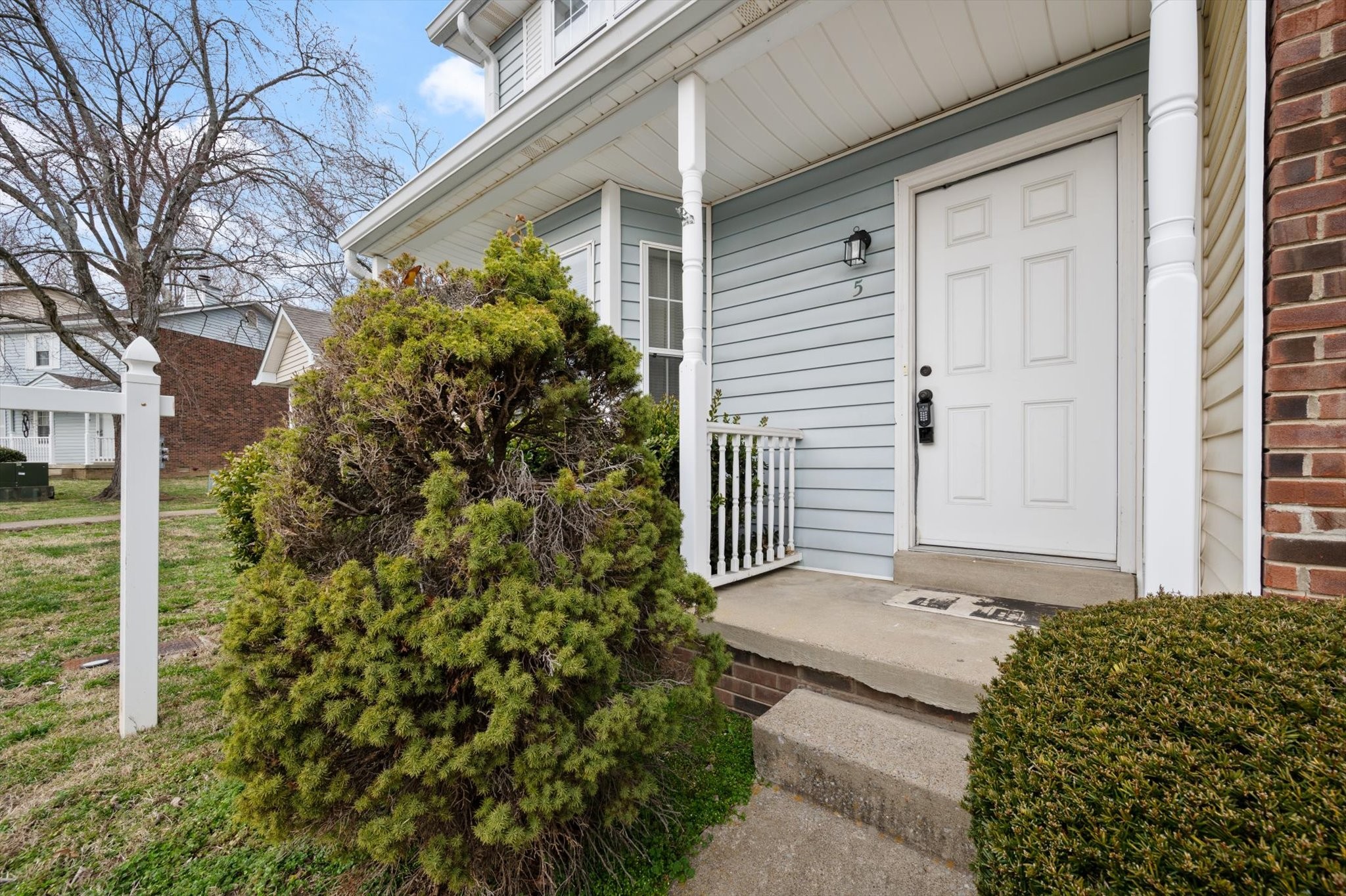 5 Rolling Meadows Dr