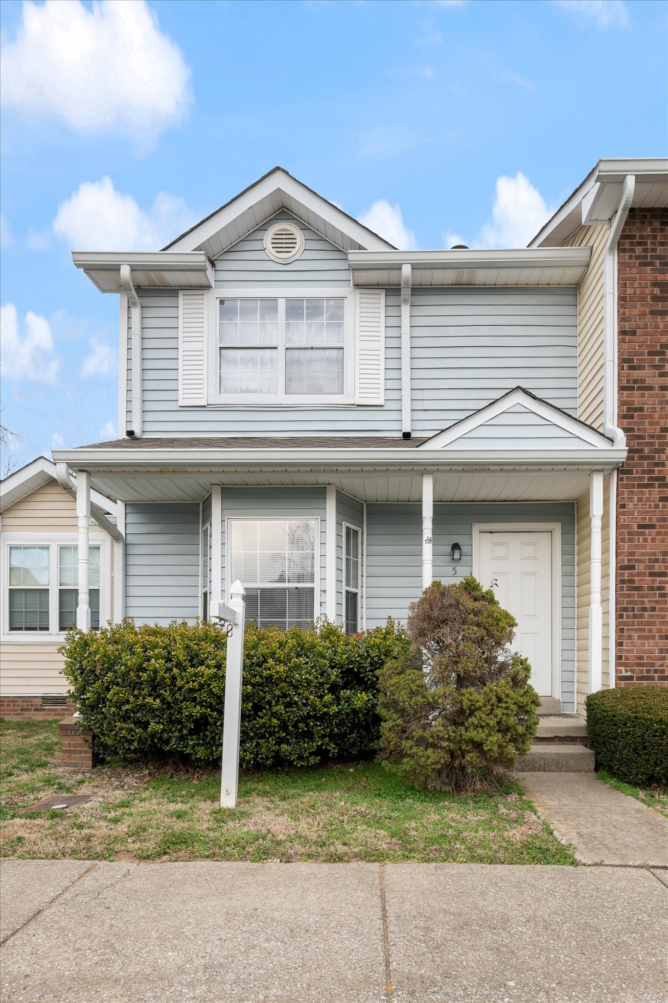 5 Rolling Meadows Dr