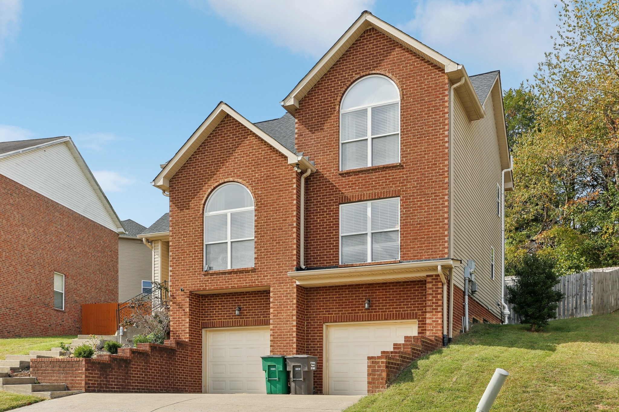 2048 Harvest Ln